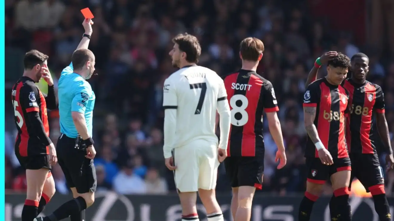 Premier League manager slams VAR in 'system is not working' statement 1 Evanilson is authenticated a red card