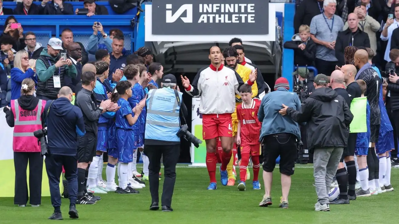 Arsenal WILL give guard of honour as 'nothing stopping' Trent Liverpool return - Football365 1 LIverpool make utilise guard of honour from Chelsea