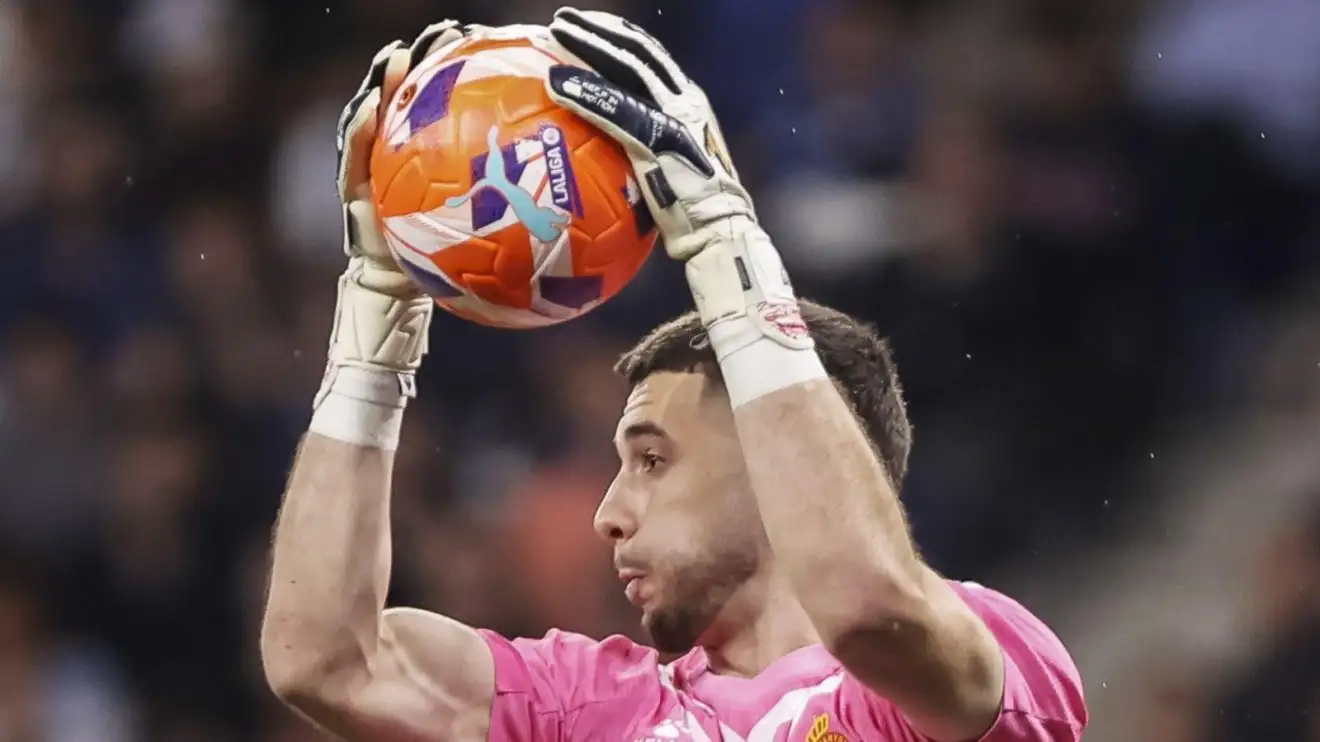 Man Utd handed transfer lifeline by Barcelona’s plan and surprise clause detail 1 Male Utd want to indicator Barcelona target Joan Garcia