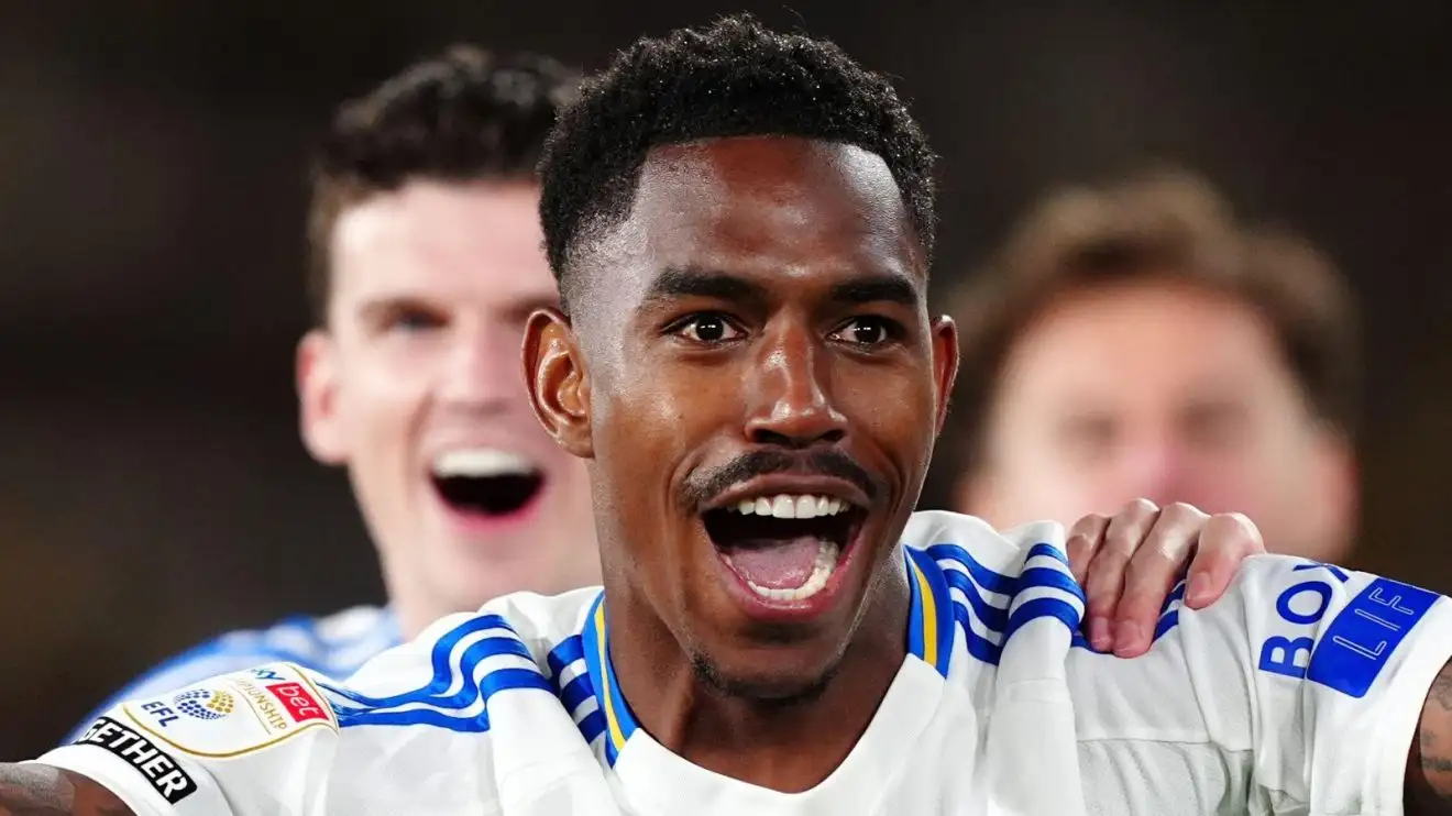 Junior Firpo latest contract expectation amid visit to Betis and interest from Lazio 1 Junior Firpo neoteric arrangement Leeds Joined