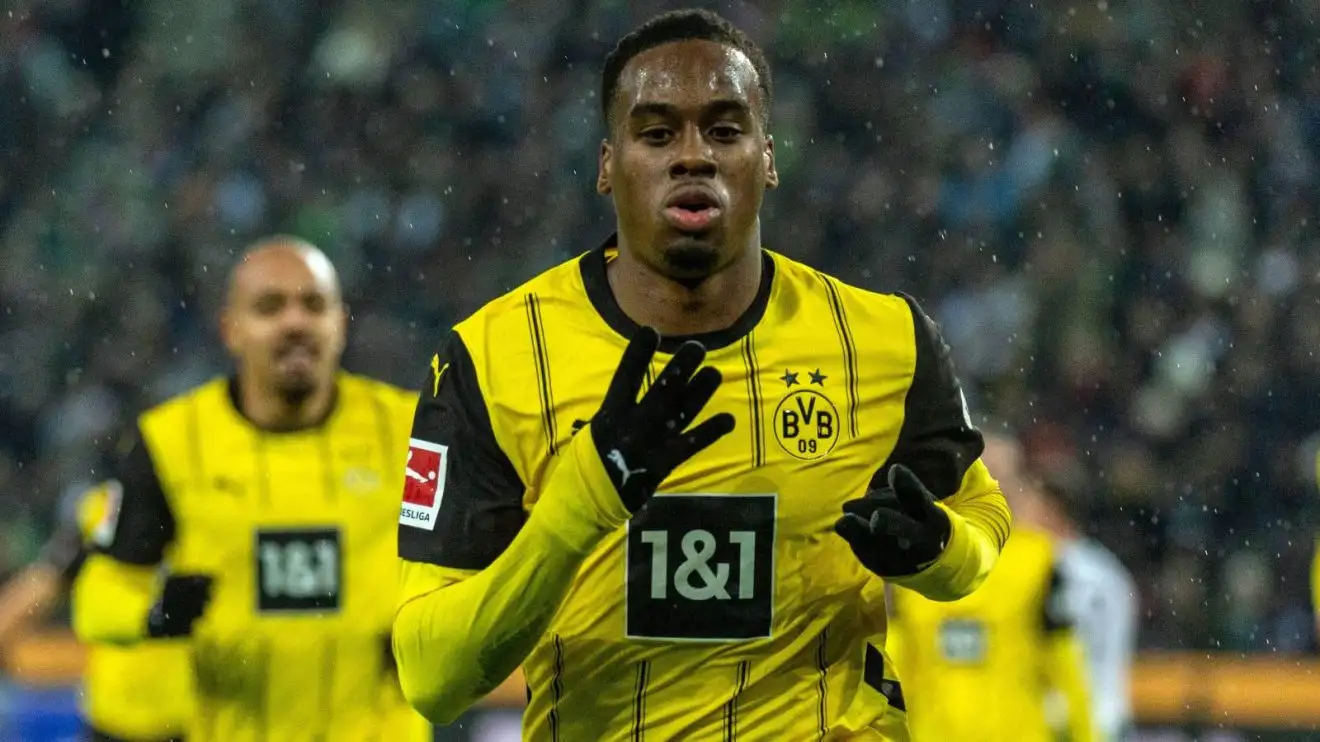 Chelsea 'reach agreement' for £50m winger with 'medical tonight' 1 Chelsea-compelled Borussia Dortmund winger Jamie Gittens memorializes a impulse