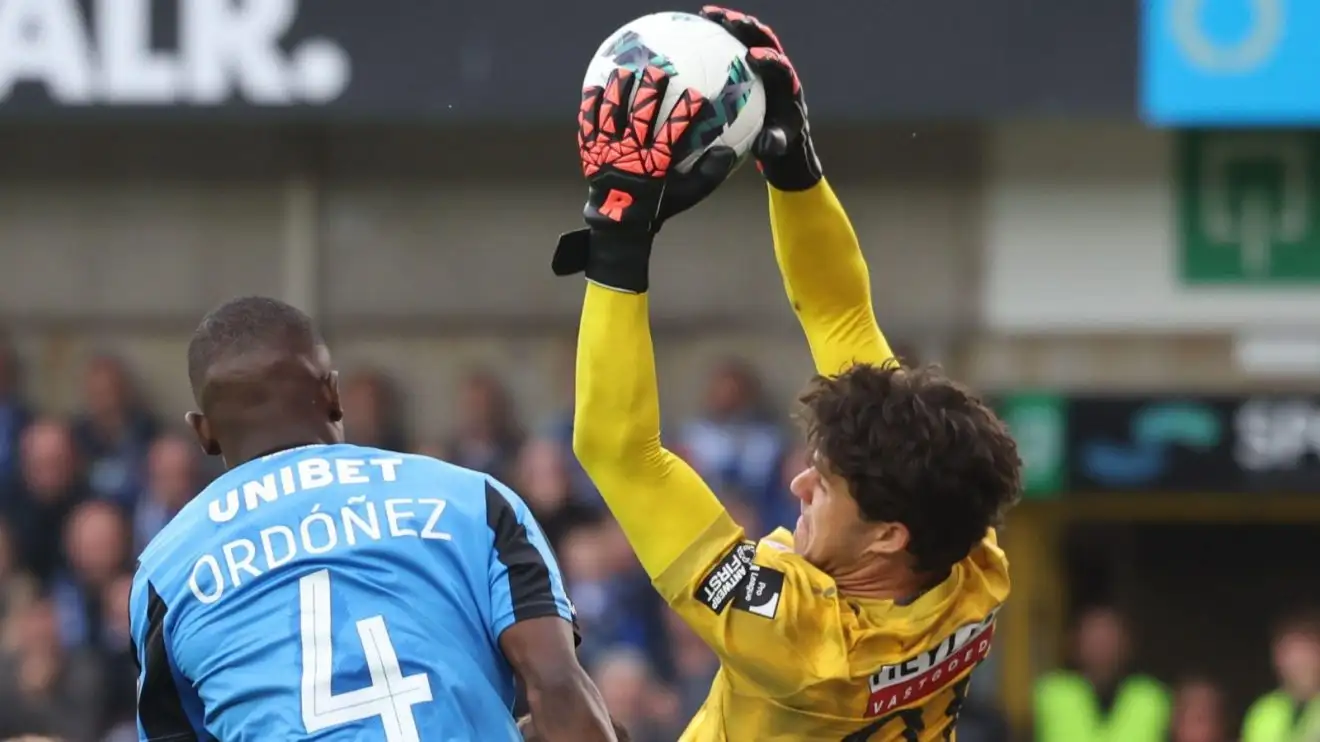 Male Utd and also Leeds Joined are substantiating an interest in highly-rated goalkeeper Senne Lammens