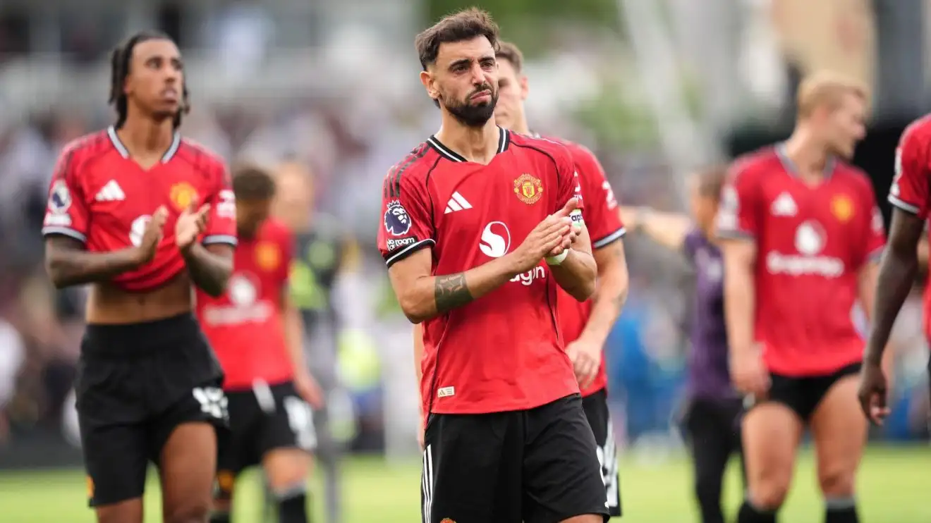 Gary Neville fingers Bruno Fernandes as 'part' of midfield mess 1 Bruno Fernandes worships the Guy Utd fans