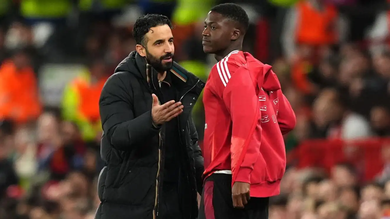 Very close' Mainoo transfer set to be 'finalised' as Man Utd 'favourable conditions' revealed 1 Individual Utd pinnacle canine Ruben Amorim gives instructions to Kobbie Mainoo