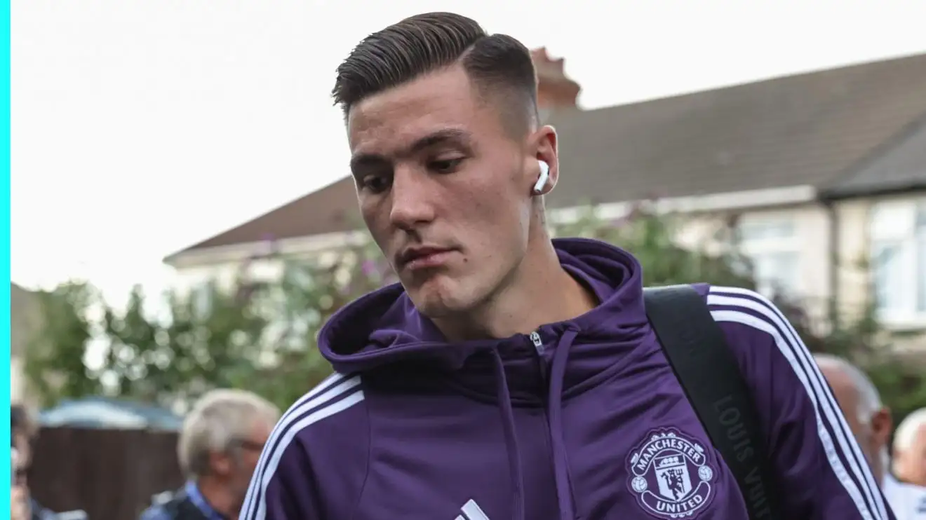 ‘Anonymous’ Benjamin Sesko blasted for poor Man Utd Grimsby display 1 Benjamin Sesko comes in at Grimsby