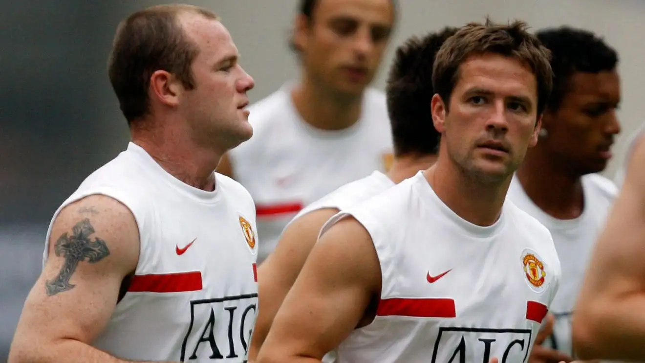 Insecure or factual? Or both? Owen backs himself in Rooney X debate 1 Michael Owen and also Wayne Rooney during a instructional session