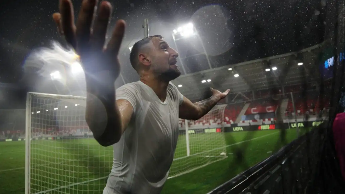 'Clumsy', 'shaky', 'big mistake' - Man City signing slammed for national team disasterclass 1 Man Metropolis and also Italy goalkeeper Gianluigi Donnarumma motions towards the throng