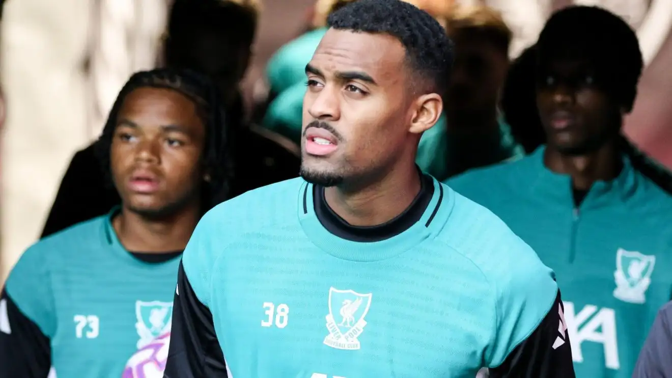 Who is the best midfielder in the Premier League? 1 Liverpool midfielder Ryan Gravenberch immigrates for a match