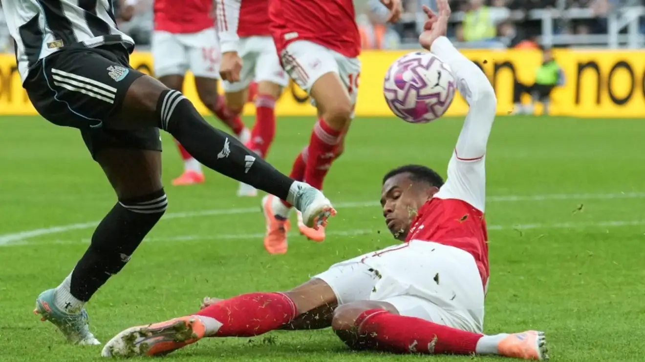 Should Gabriel have conceded a penalty for handball in Arsenal win over Newcastle? 1 The sphere strikes Gabriel's arm