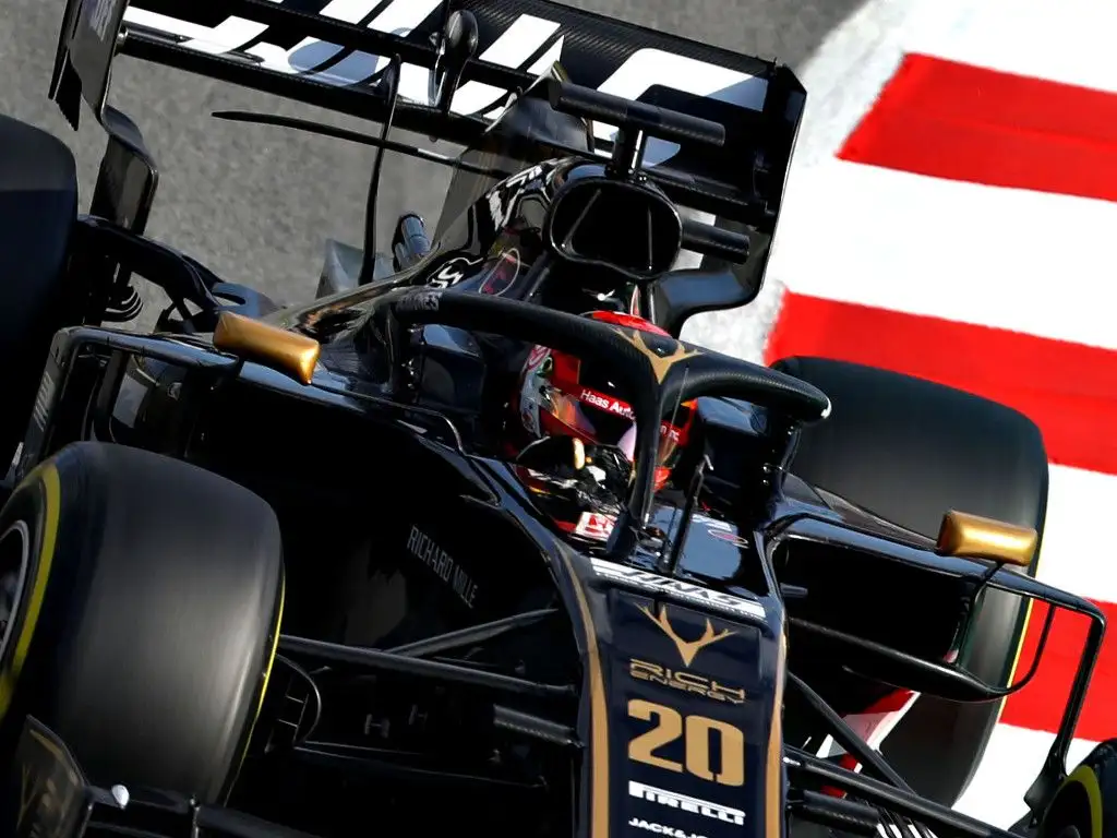 Kevin Magnussen 'struggling to see' due to headrest issue
