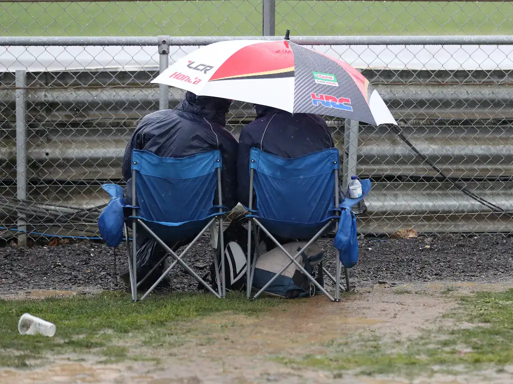 Silverstone-fans-rain-PA