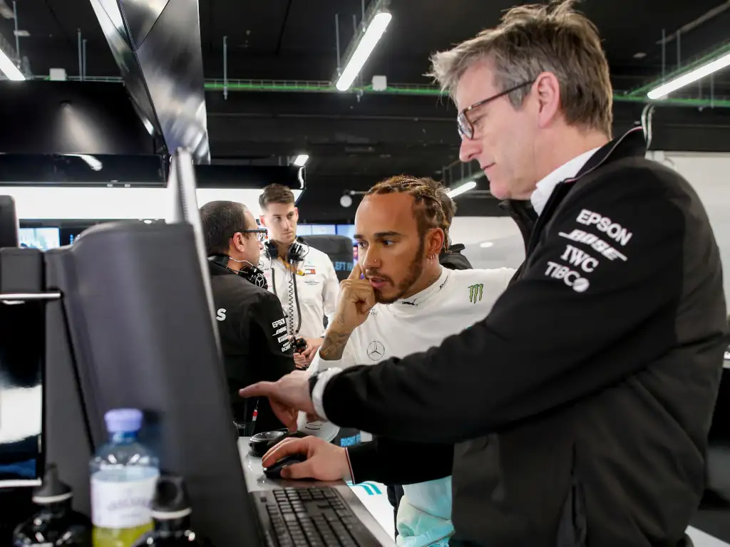 Mercedes "trust" Lewis Hamilton to sign a new deal, say other teams lack trust.