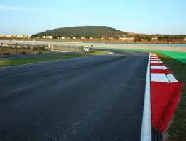 Istanbul Park takes unusual steps to rubber in track