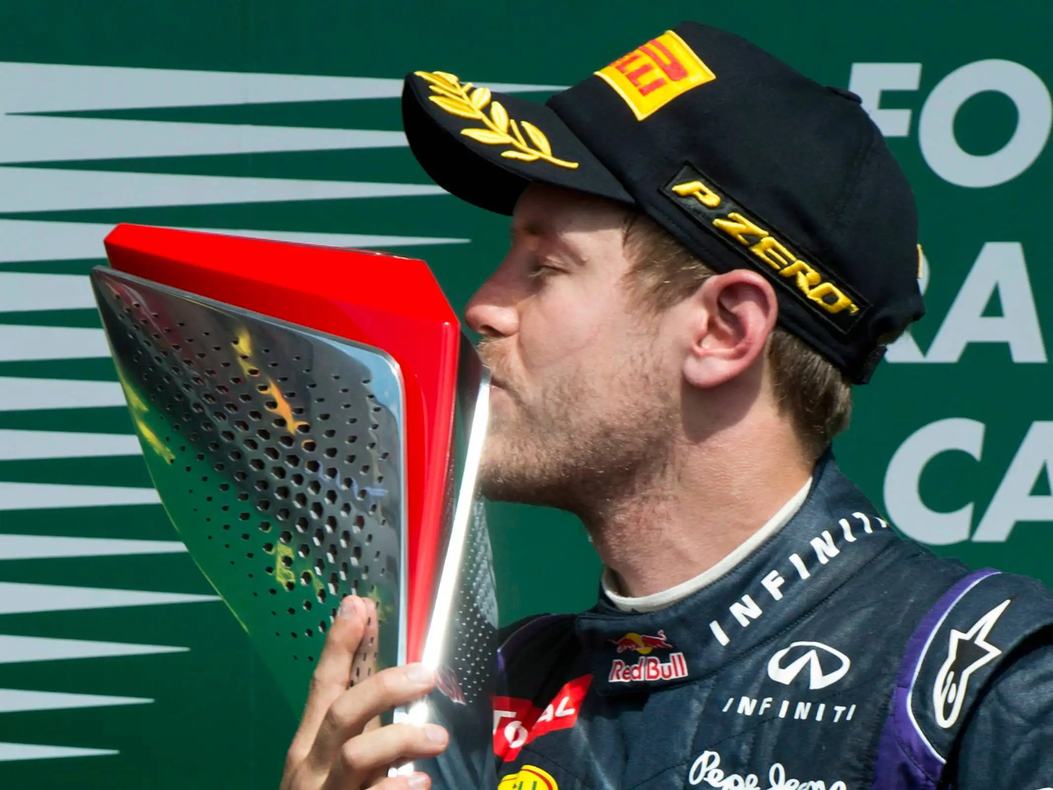 Sebastian Vettel kisses trophy