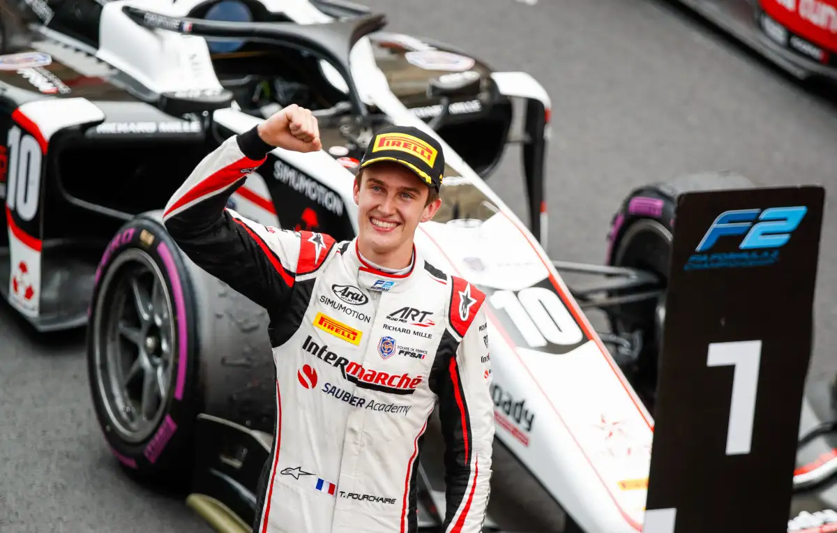 Theo Pourchaire celebrates a Formua 2 victory. Monaco 2021.