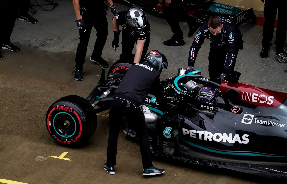 Lewis Hamilton with his Mercedes mechanics. Russia September 2021