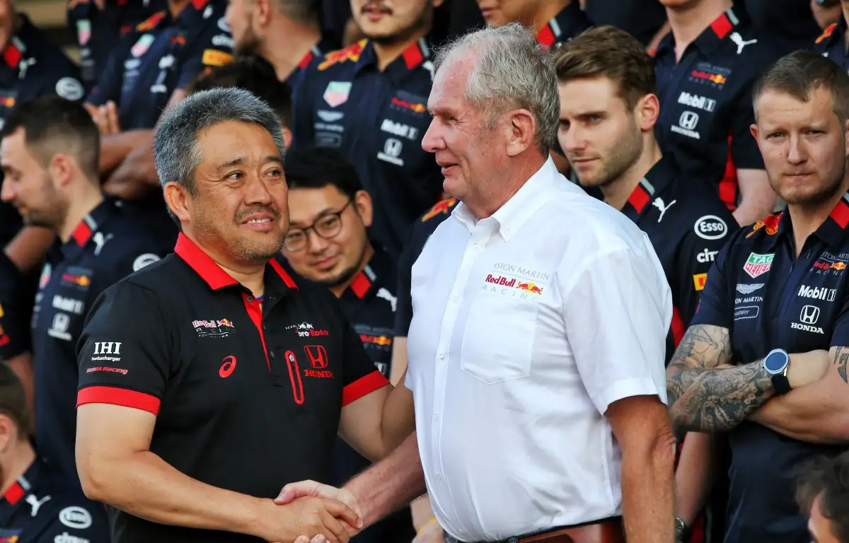 Masashi Yamamoto, Honda, shakes the hand of Helmut Marko. Abu Dhabi, November 2019.