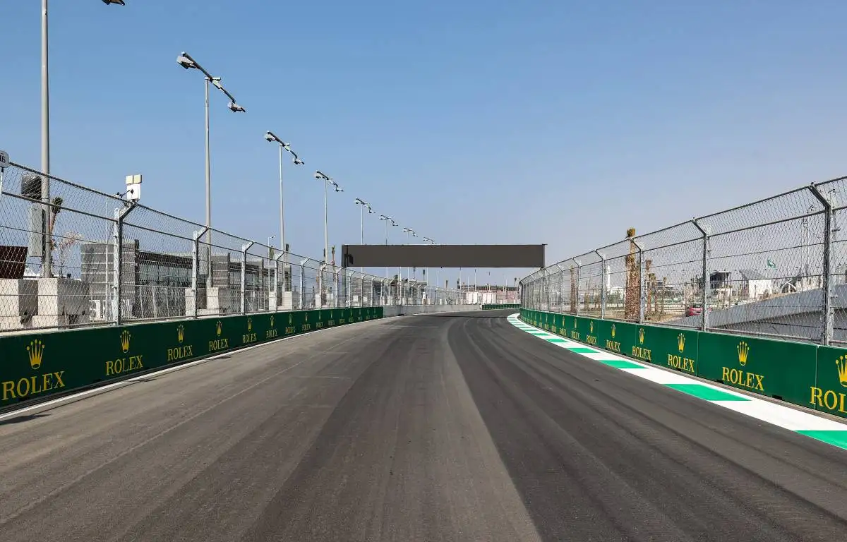 One of many high-speed sections of the Jeddah circuit. Saudi Arabia. December 2021.