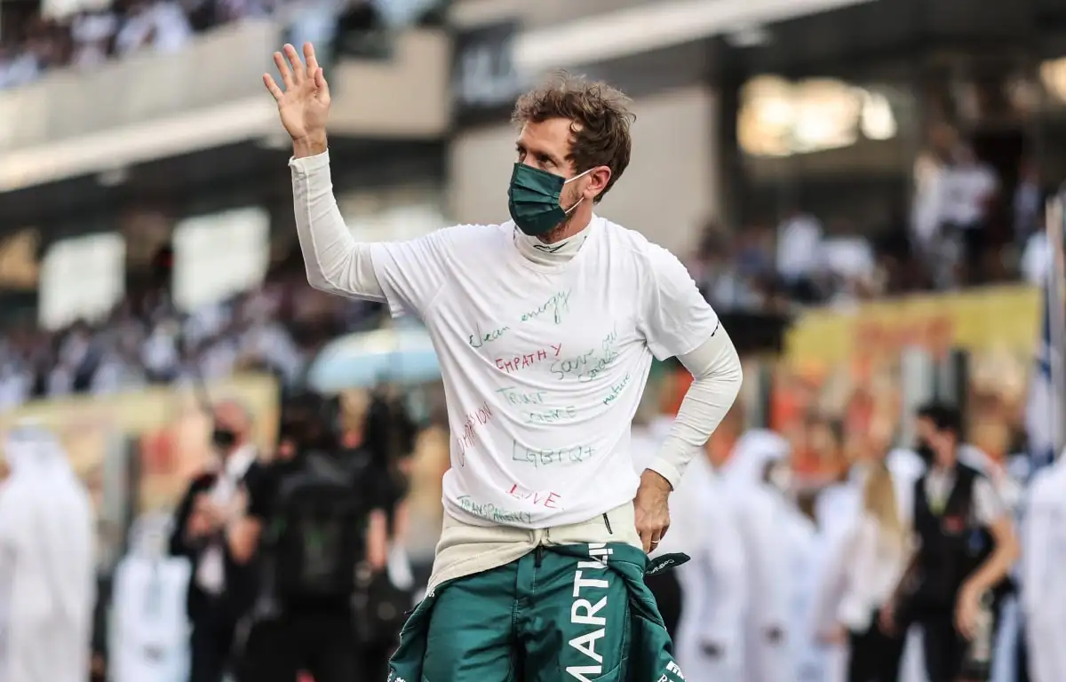 Sebastian Vettel waves to the crowd. Abu Dhabi December 2021.