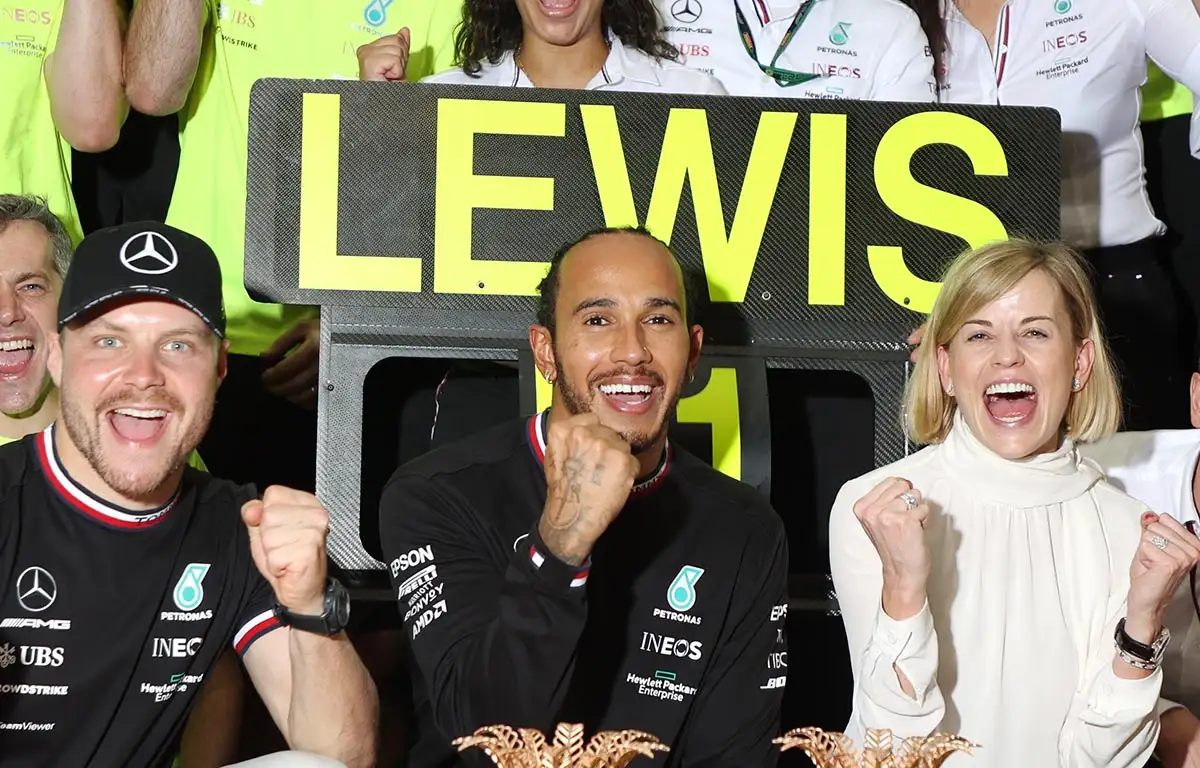 Susie Wolff with Lewis Hamilton and Valtteri Bottas. December Jeddah 2021