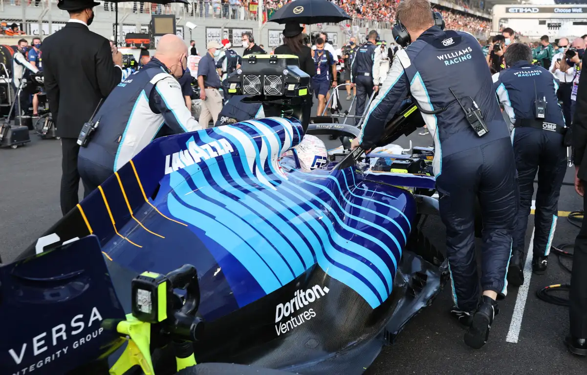 Williams arriving on the grid. Abu Dhabi December 2021