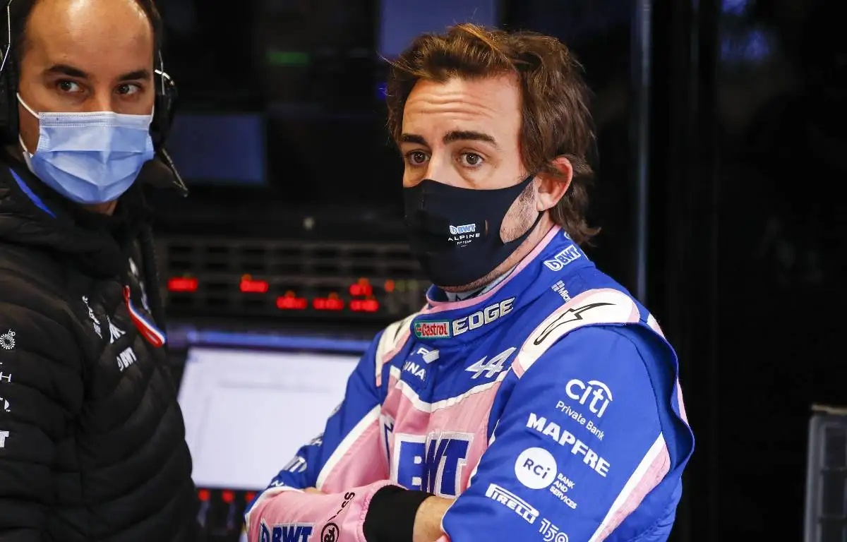 Fernando Alonso watches the screens. Spain, February 2022.