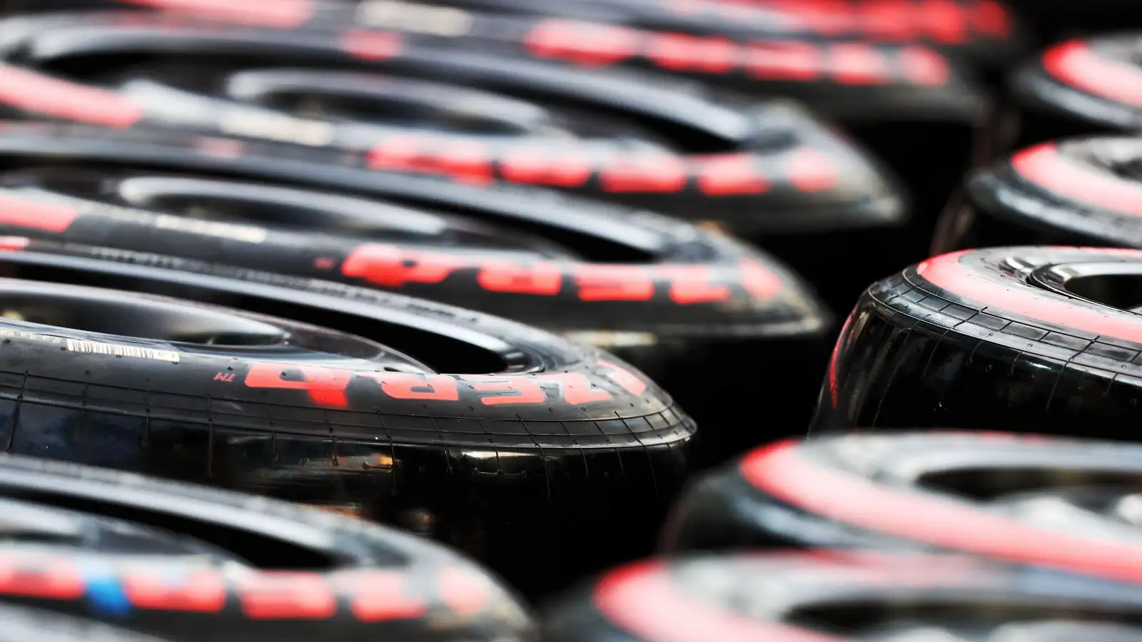 Soft Pirelli tyres in a group. Saudi Arabia, March 2022.