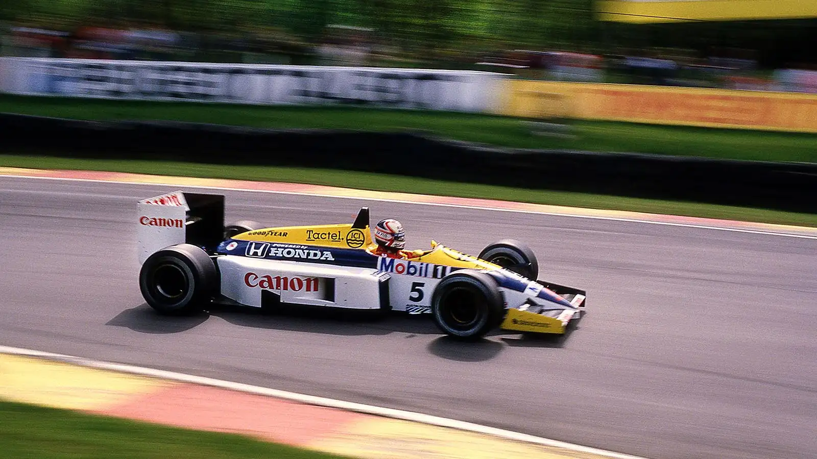 Nigel Mansell in his Williams F1 car. Brands Hatch 1986