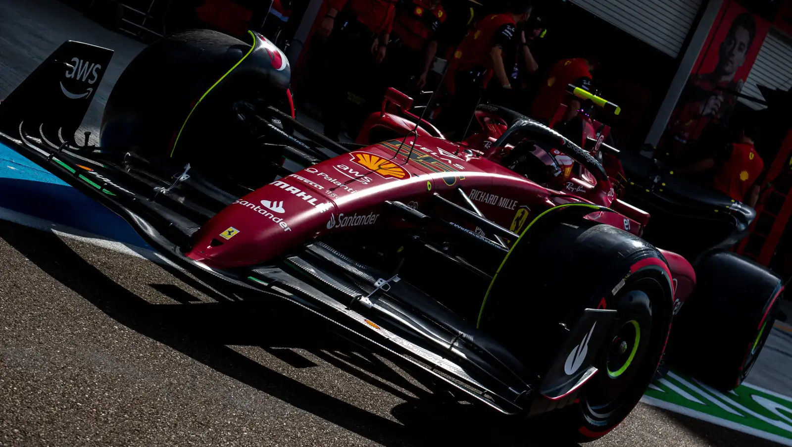 法拉利's Carlos Sainz leaves the pitlane on the Soft tyres. Miami, May 2022. Results