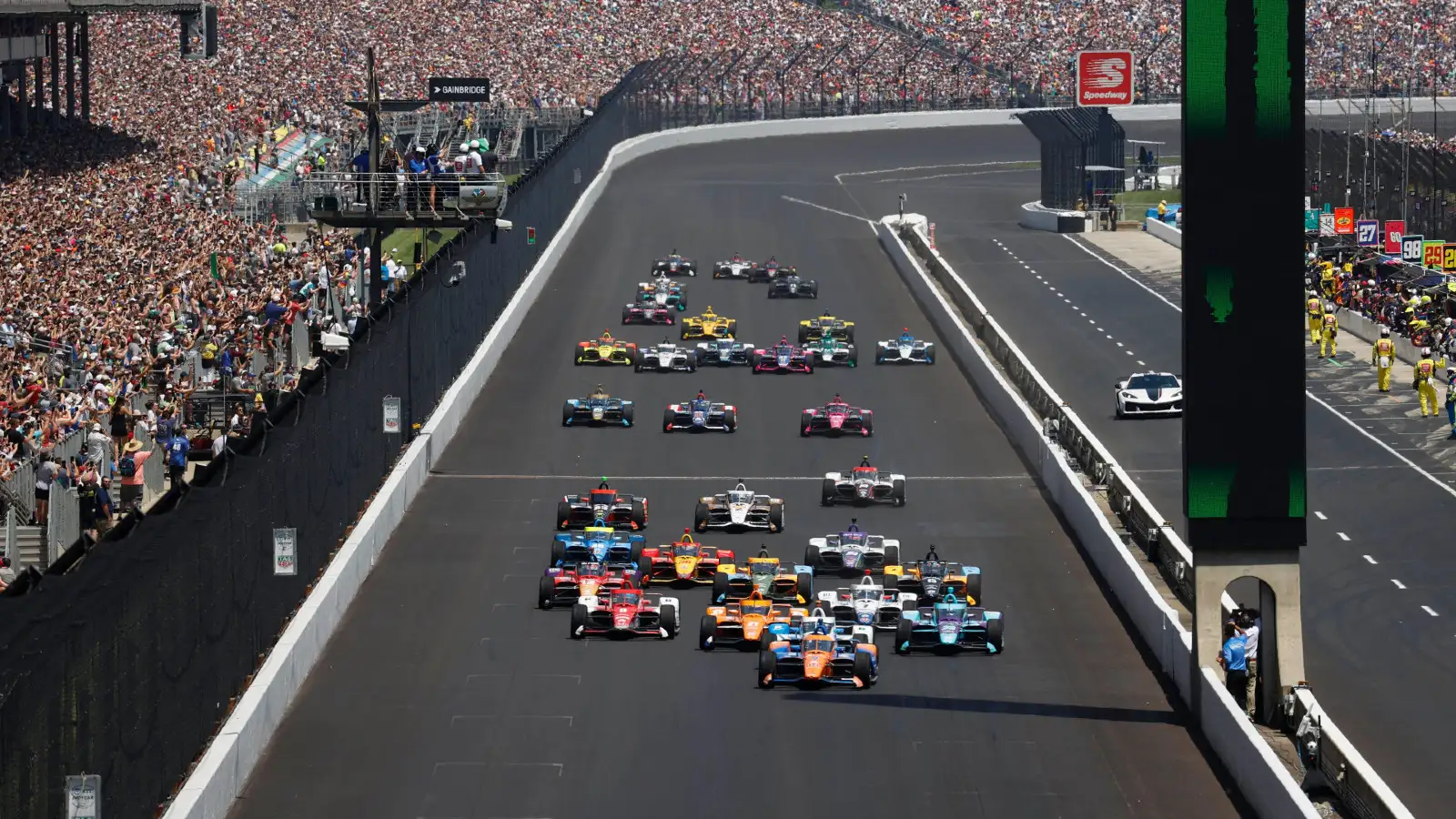 The start of the 2022 Indianapolis 500. Indy 500 Indiana, May 2022.