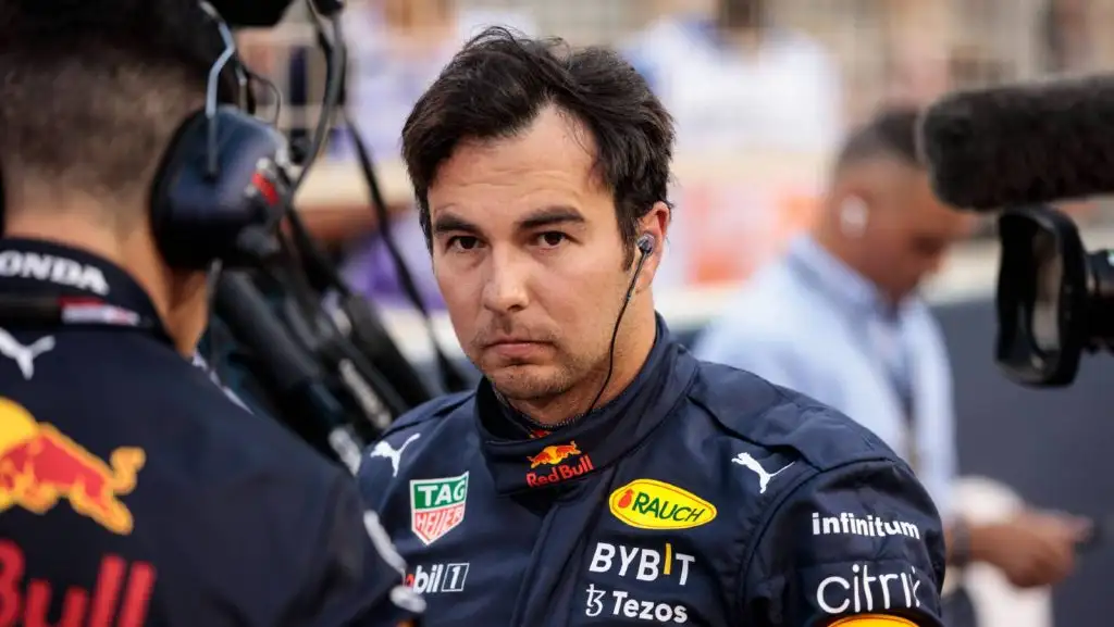 Sergio Perez unhappy, speaking with Red Bull mechanics. Bahrain March 2022