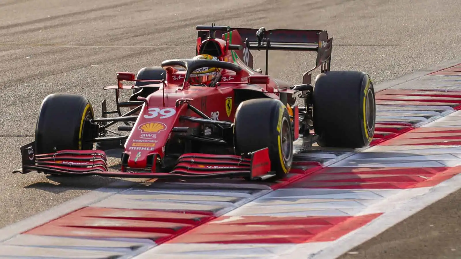 Robert Shwartzman tests for Ferrari. Abu Dhabi December 2021.