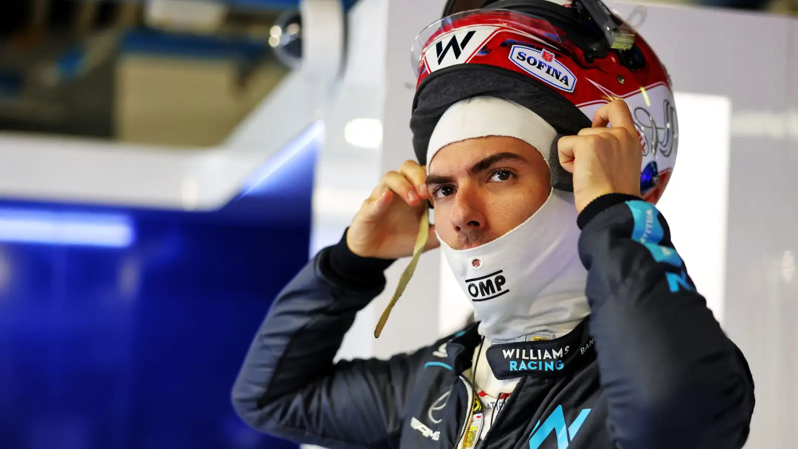 Nicholas Latifi puts on his helmet. Monza September 2022