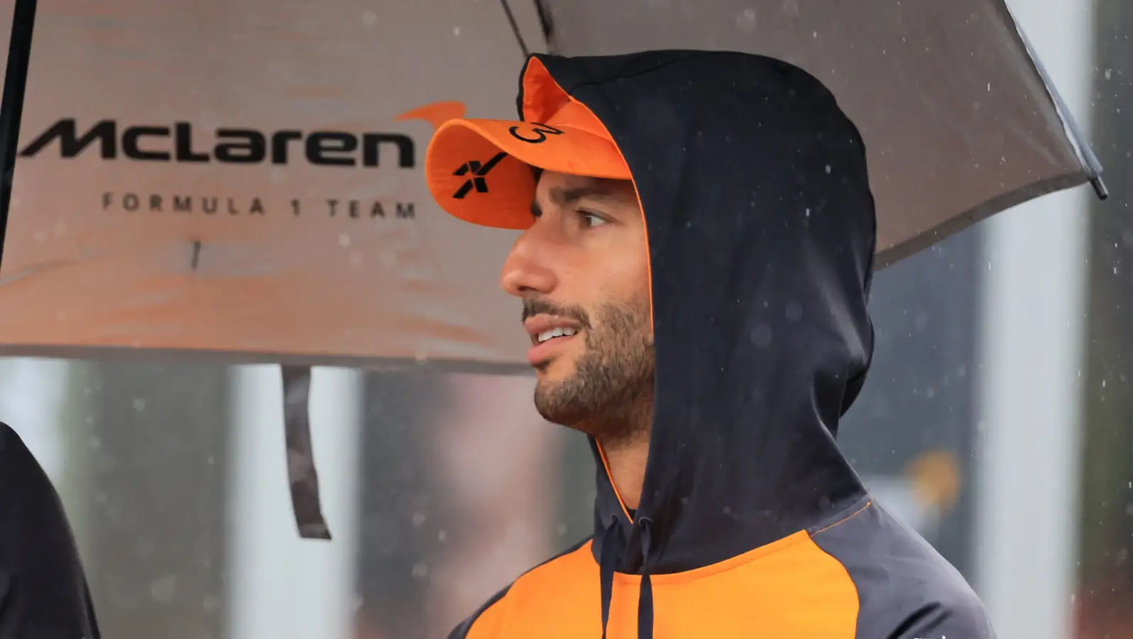 Daniel Ricciardo in the rain with a McLaren umbrella. Japan October 2022