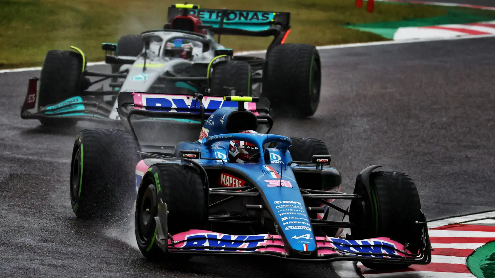Alpine's Esteban Ocon battles with Mercedes' Lewis Hamilton at the Japanese Grand Prix. Suzuka, October 2022.