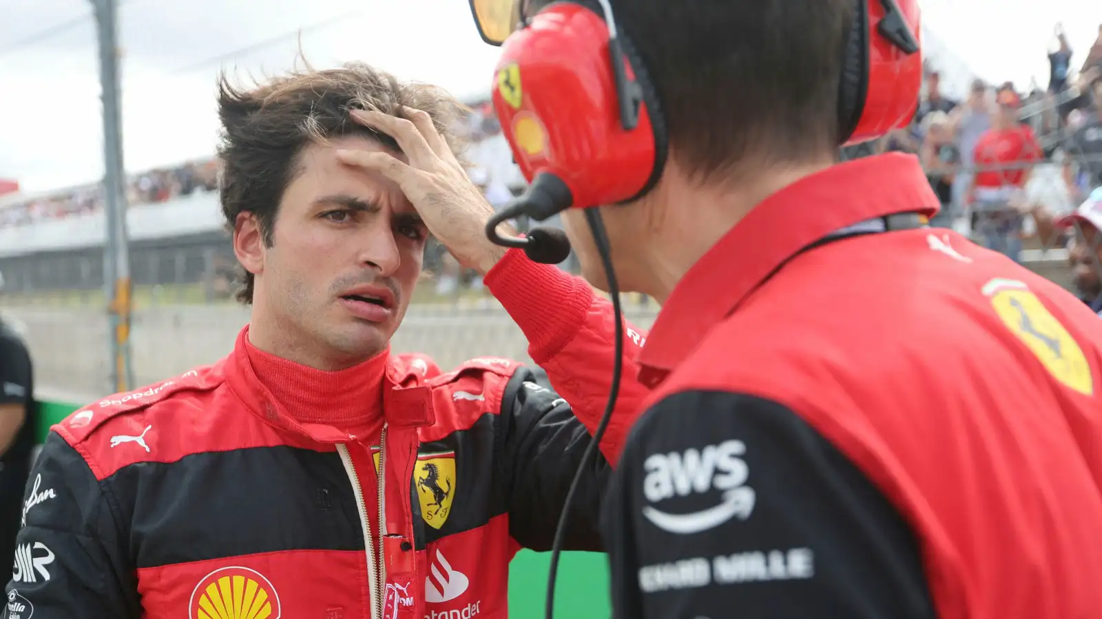 Carlos Sainz with his hand to his head. Austin October 2022