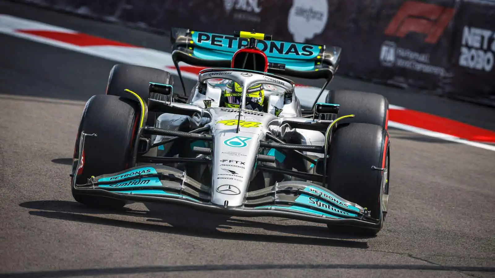 Revealed: The two causes behind Lewis Hamilton's Mercedes contract delay :  PlanetF1