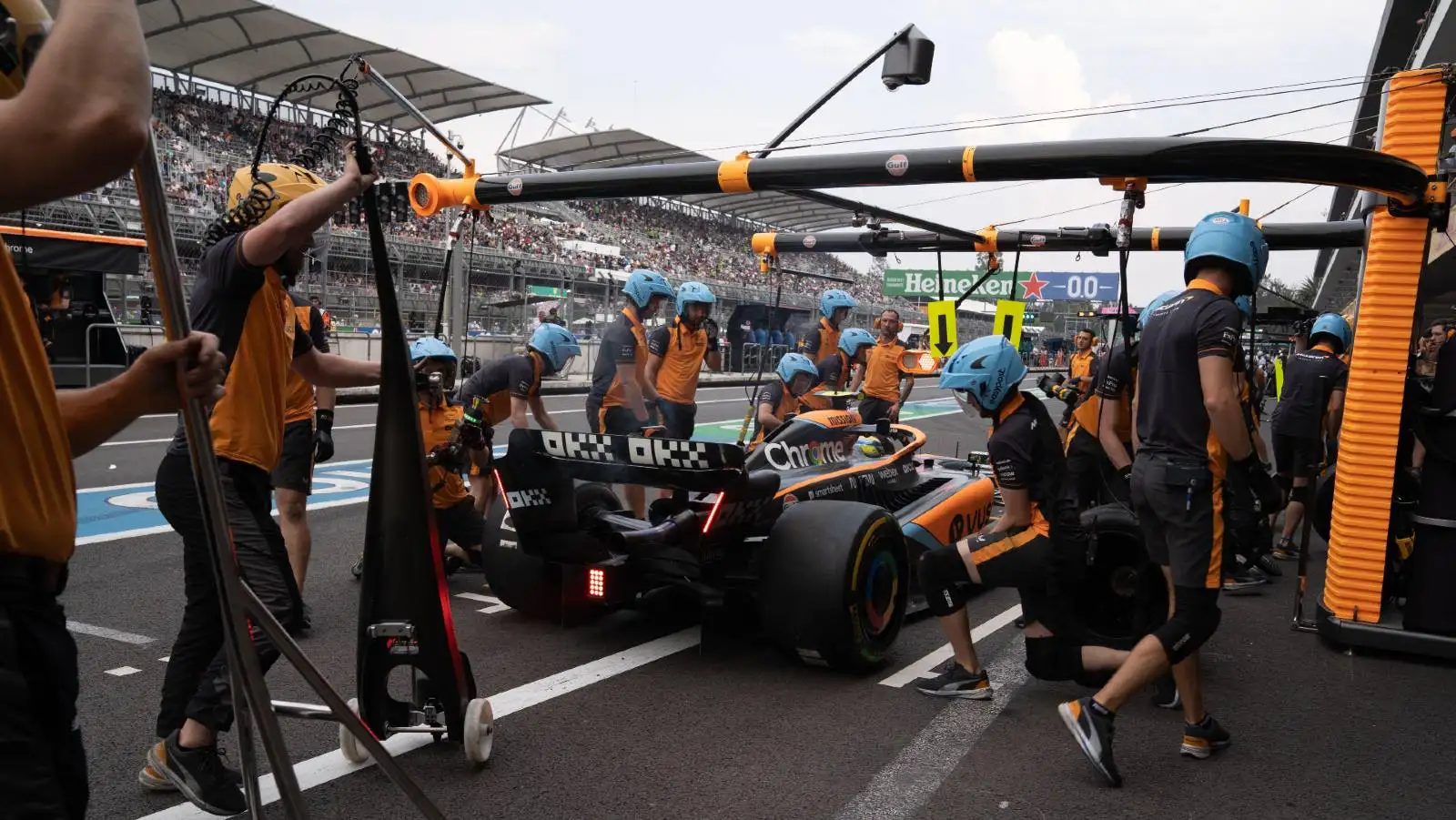 Daniel Ricciardo's McLaren in the pits. Mexico City October 2022.