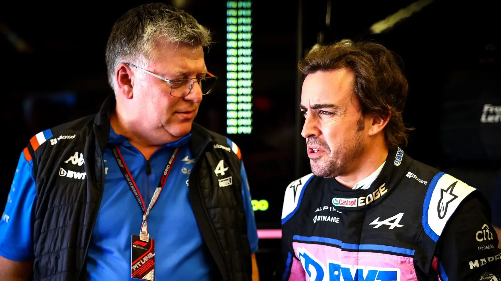 Otmar Szafnauer looks at Fernando Alonso. Austin, October 2022.