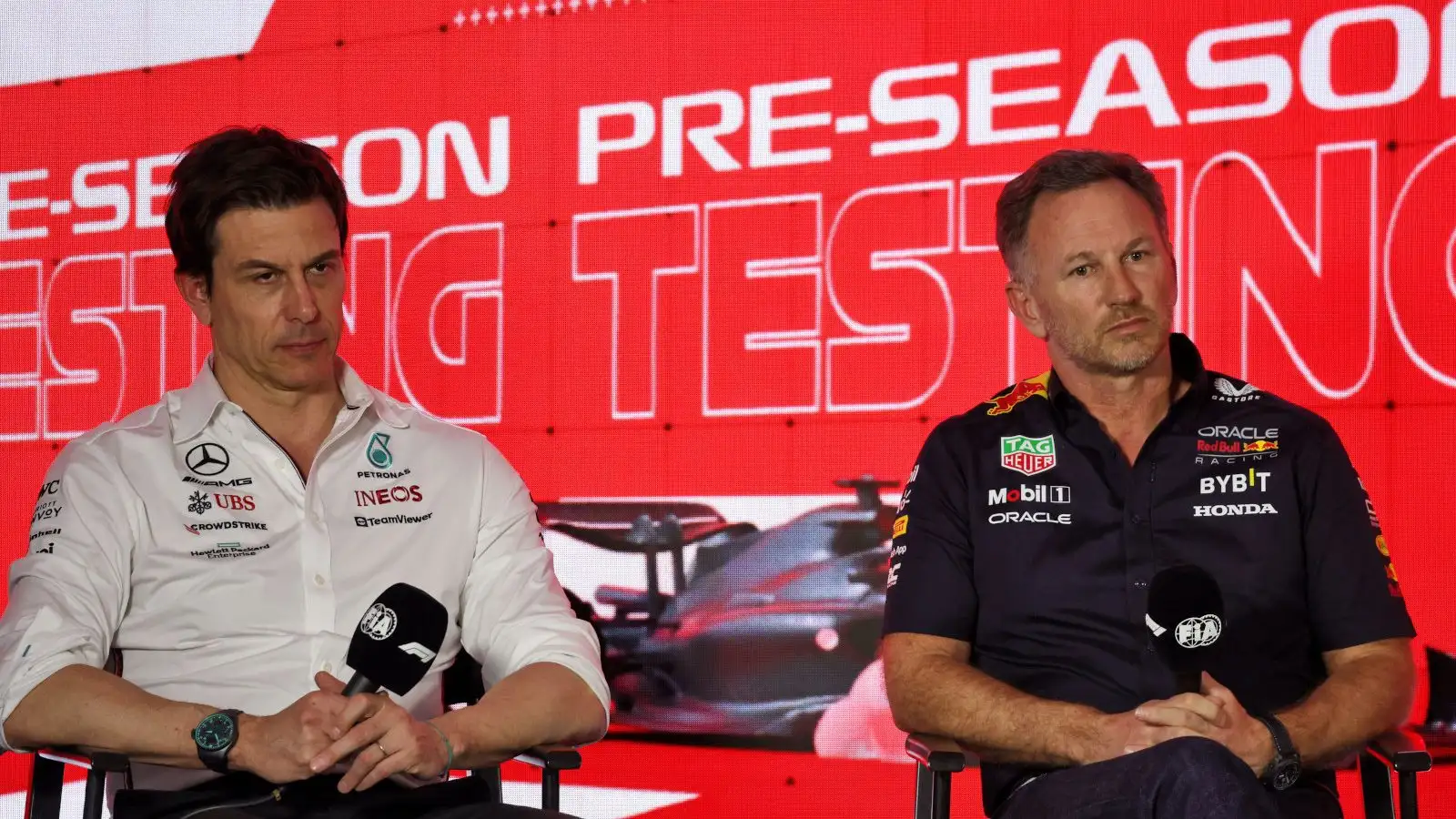 托托沃尔夫和基督教霍纳闷闷不乐的在看e pre-season press conference. Bahrain F1 February 2023