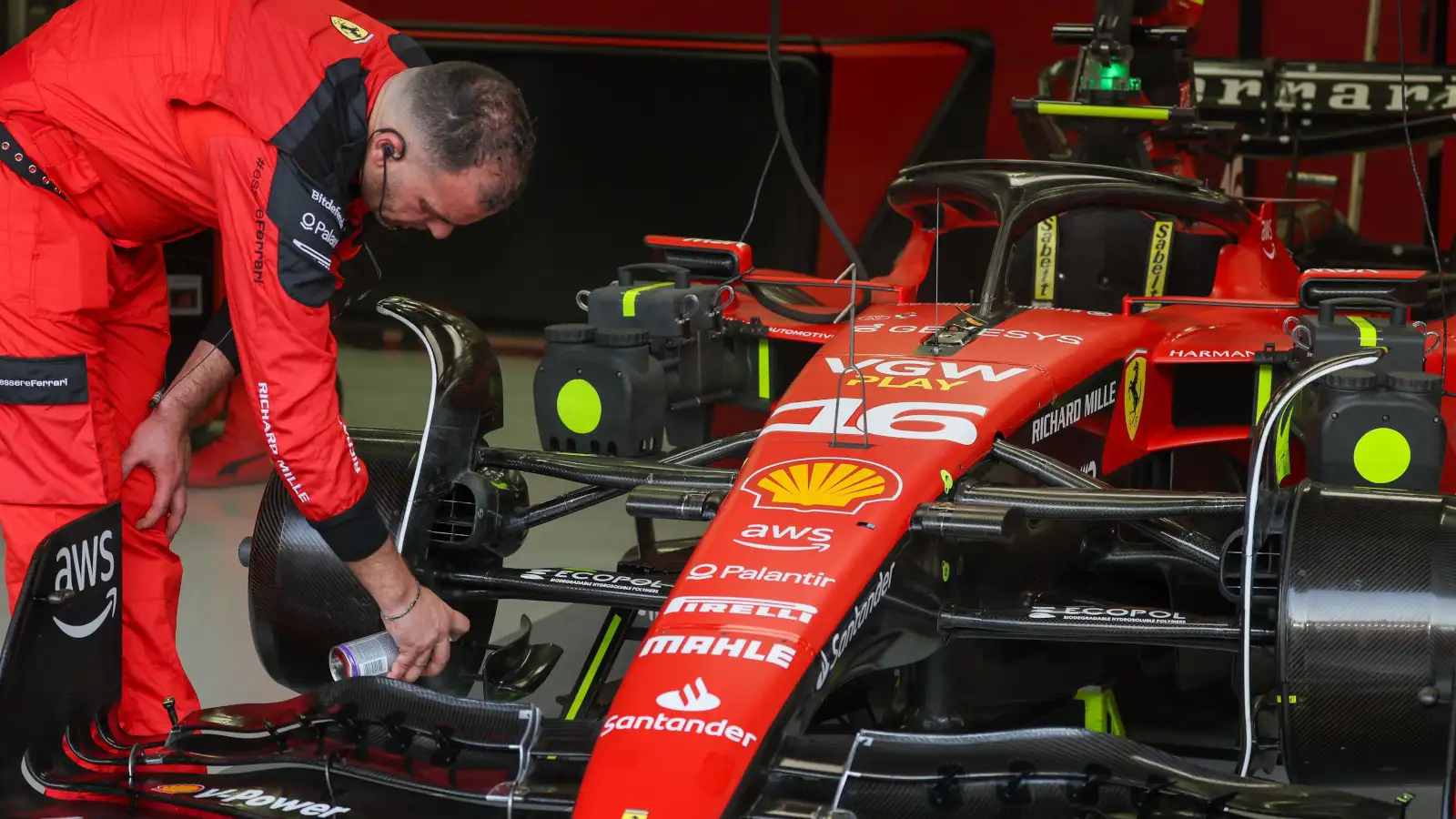 Ferrari mechanic spraying the front wing of the SF-23. Bahrain March 2023