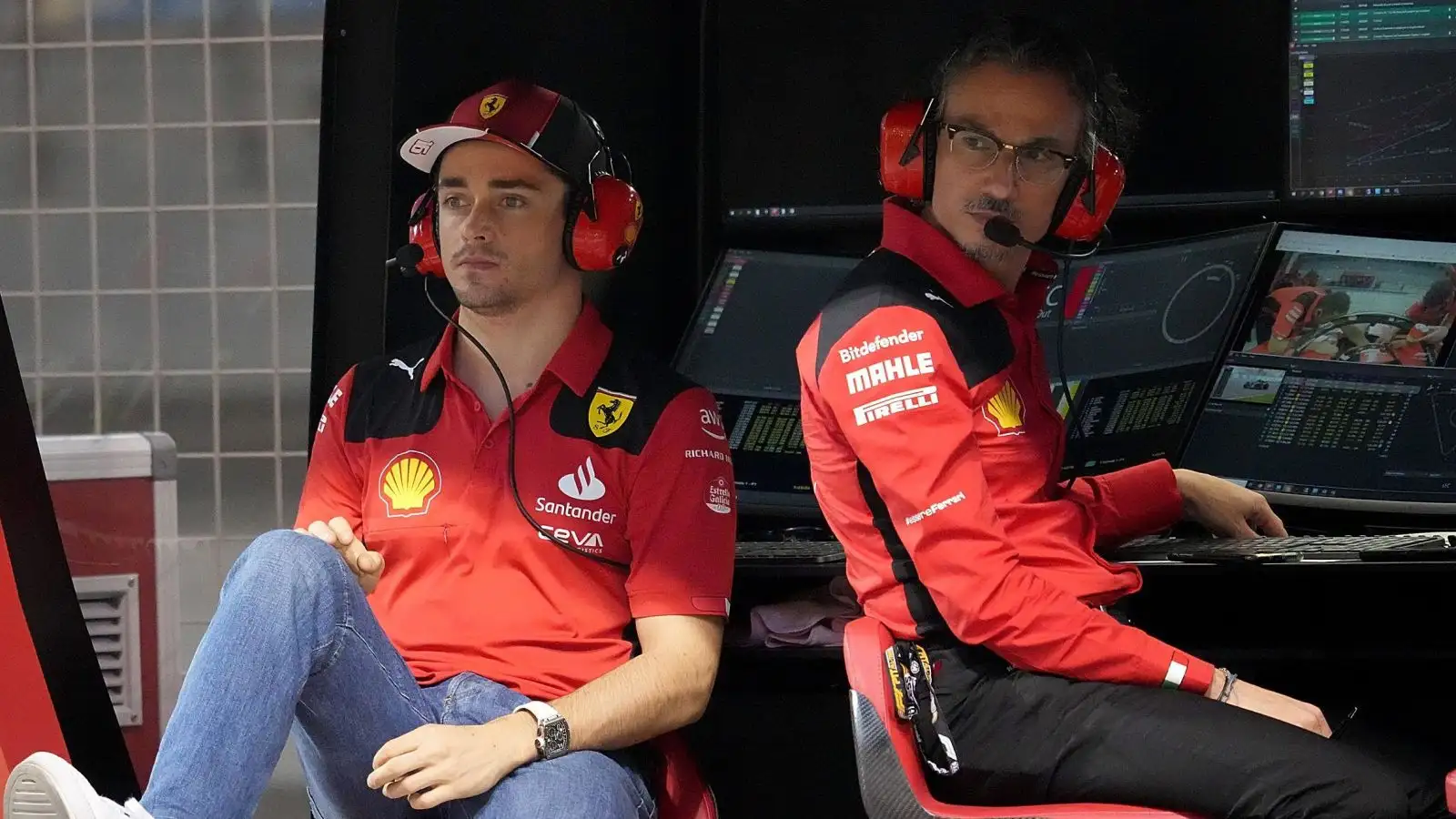 查尔斯·勒克莱尔and Laurent Mekies on Ferrari pit wall. Bahrain, February 2023.