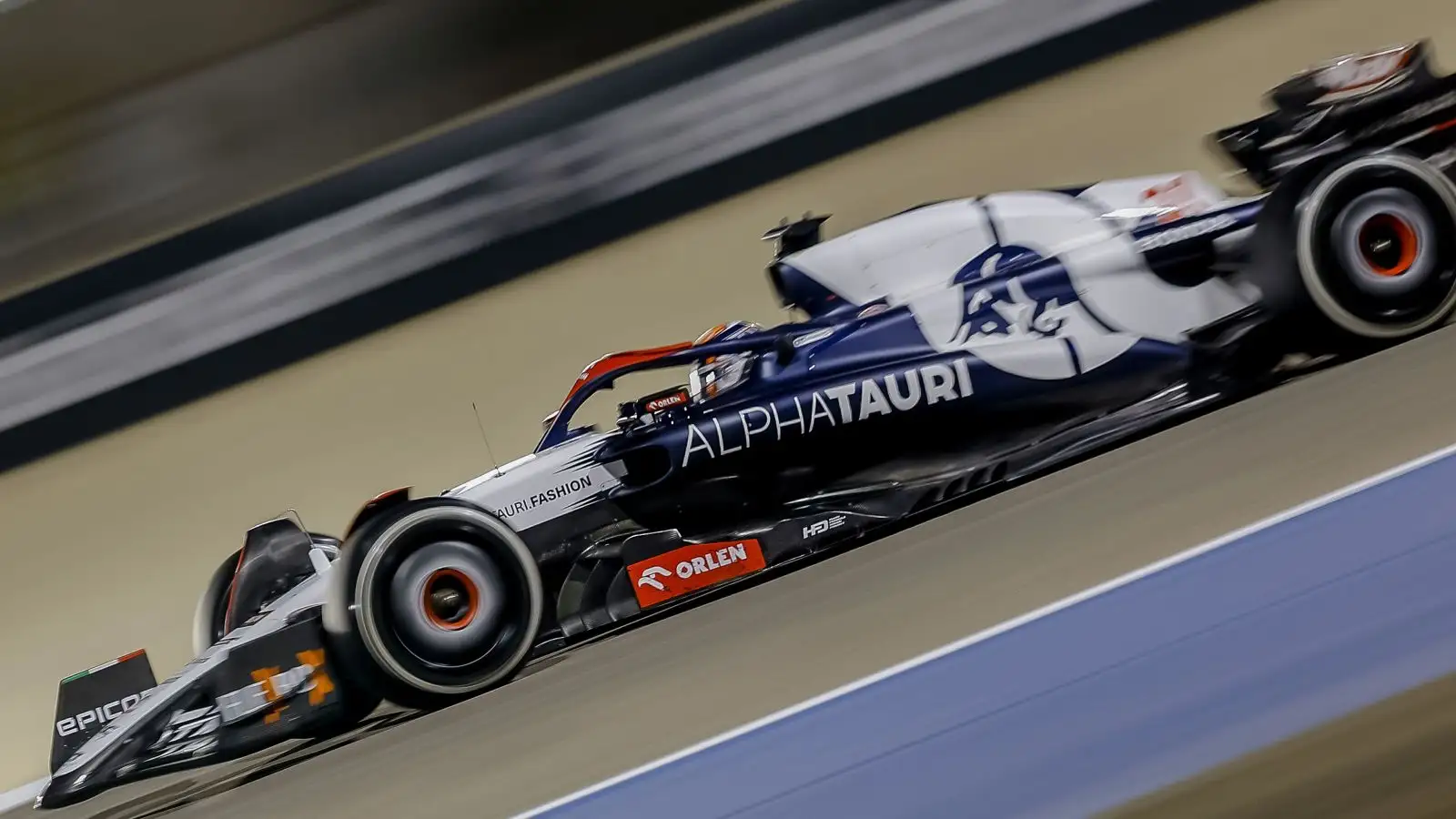 AlphaTauri driver Nyck de Vries in action during the F1 season-opening Bahrain Grand Prix. Sakhir, March 2023.