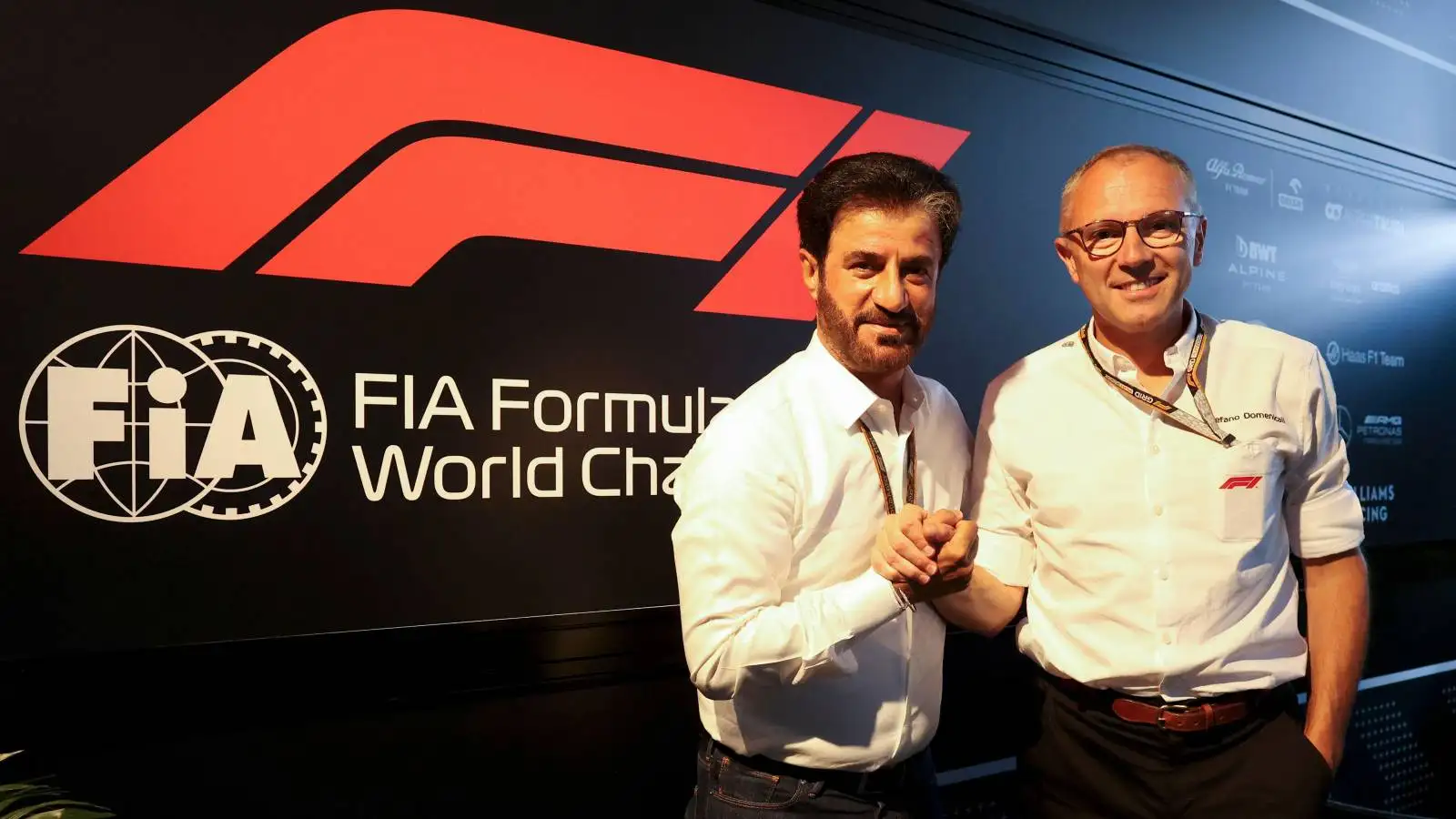 Mohammed Ben Sulayem and Stefano Domenicali shake hands in Hungary.