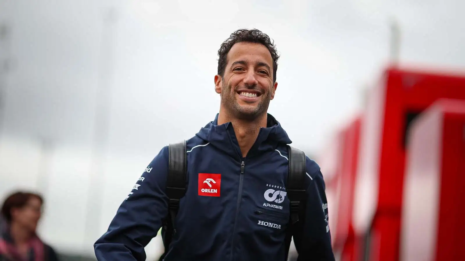 丹尼尔Ricciardoin the paddock at Spa.