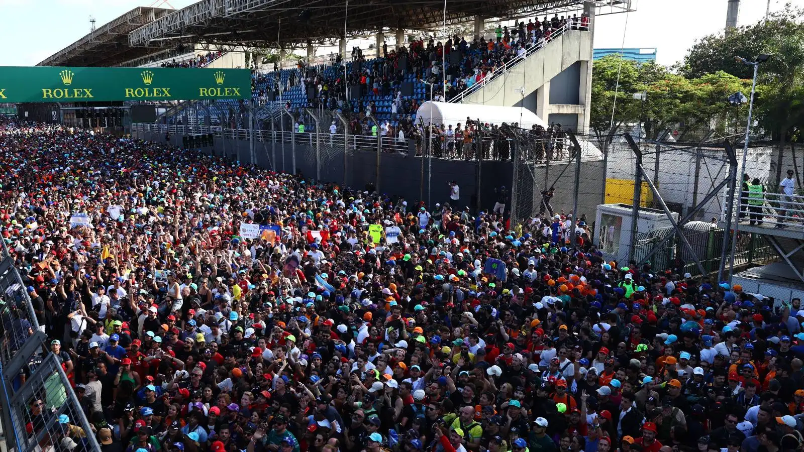 BROOOO THIS IS CHAOS”: F1 fans sent into a frenzy after crazy Brazilian Grand  Prix start