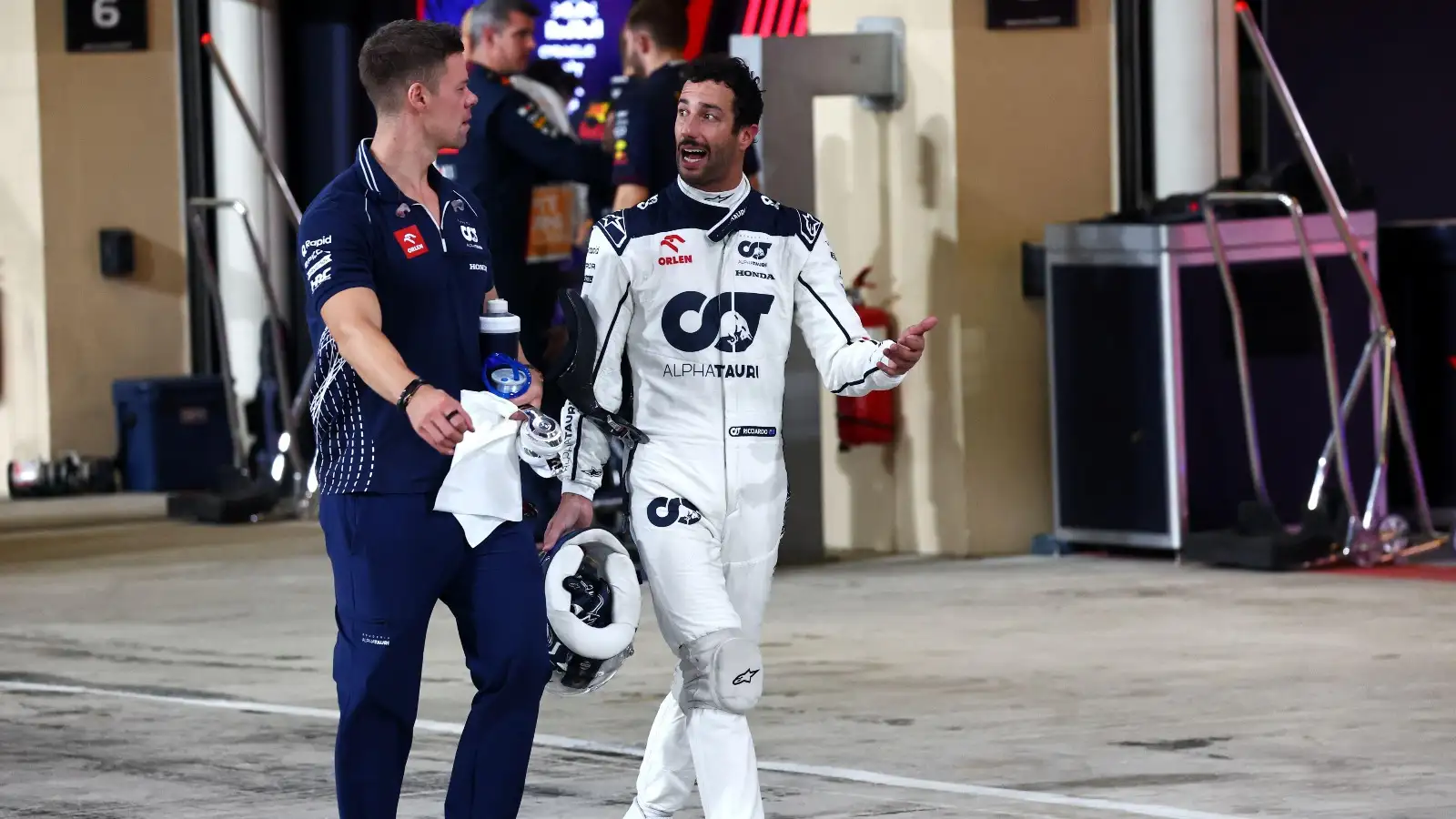 Daniel Ricciardo talking to his trainer.