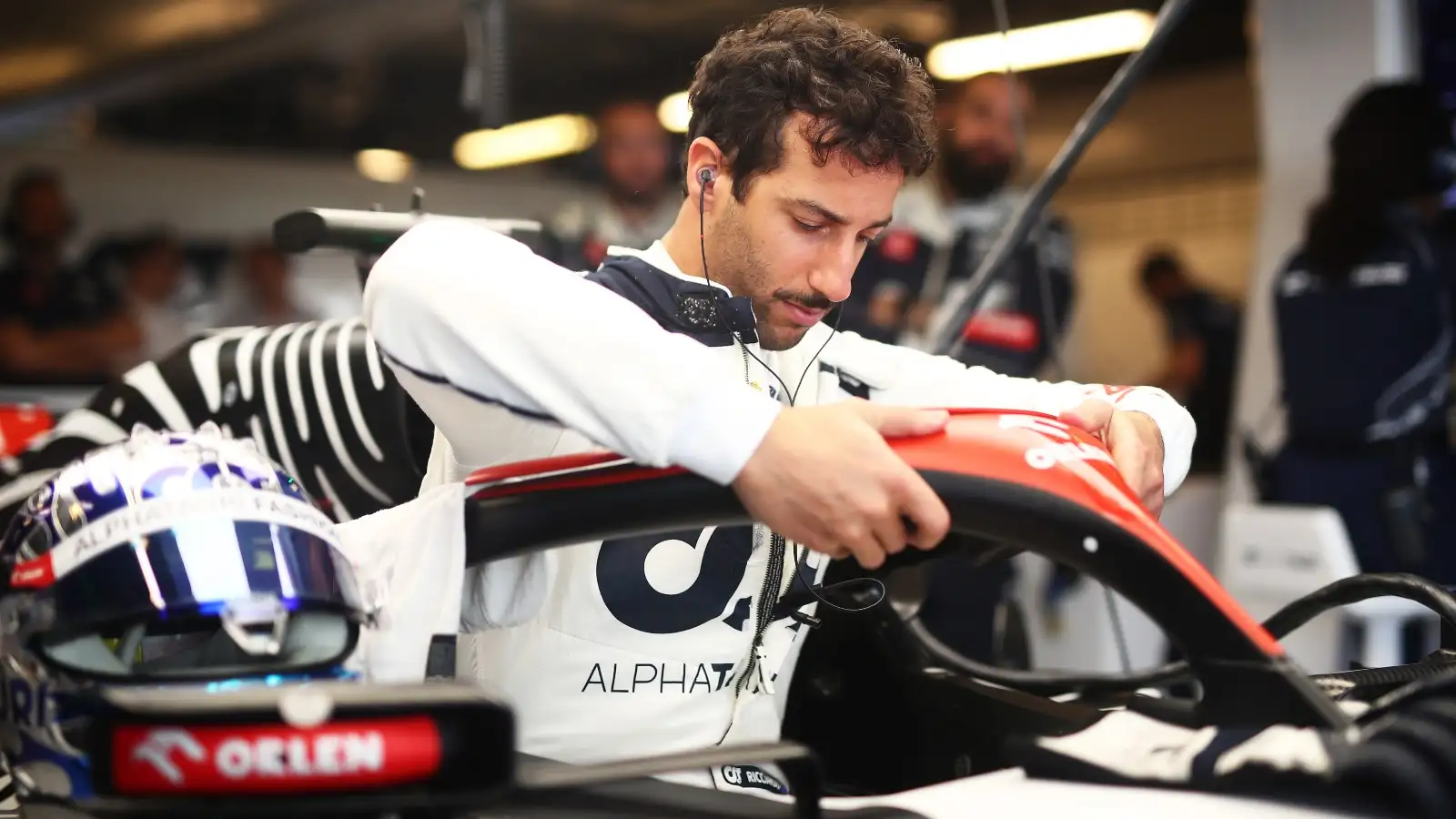 Daniel Ricciardo climbing into the AlphaTauri.
