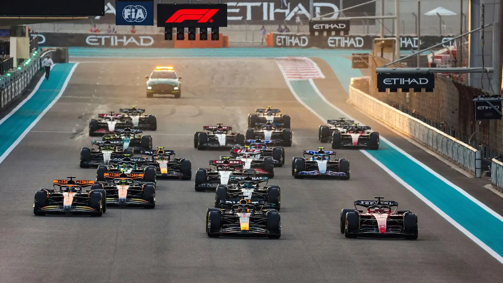 F1 race time: How long does a Formula 1 Grand Prix last on average? :  PlanetF1