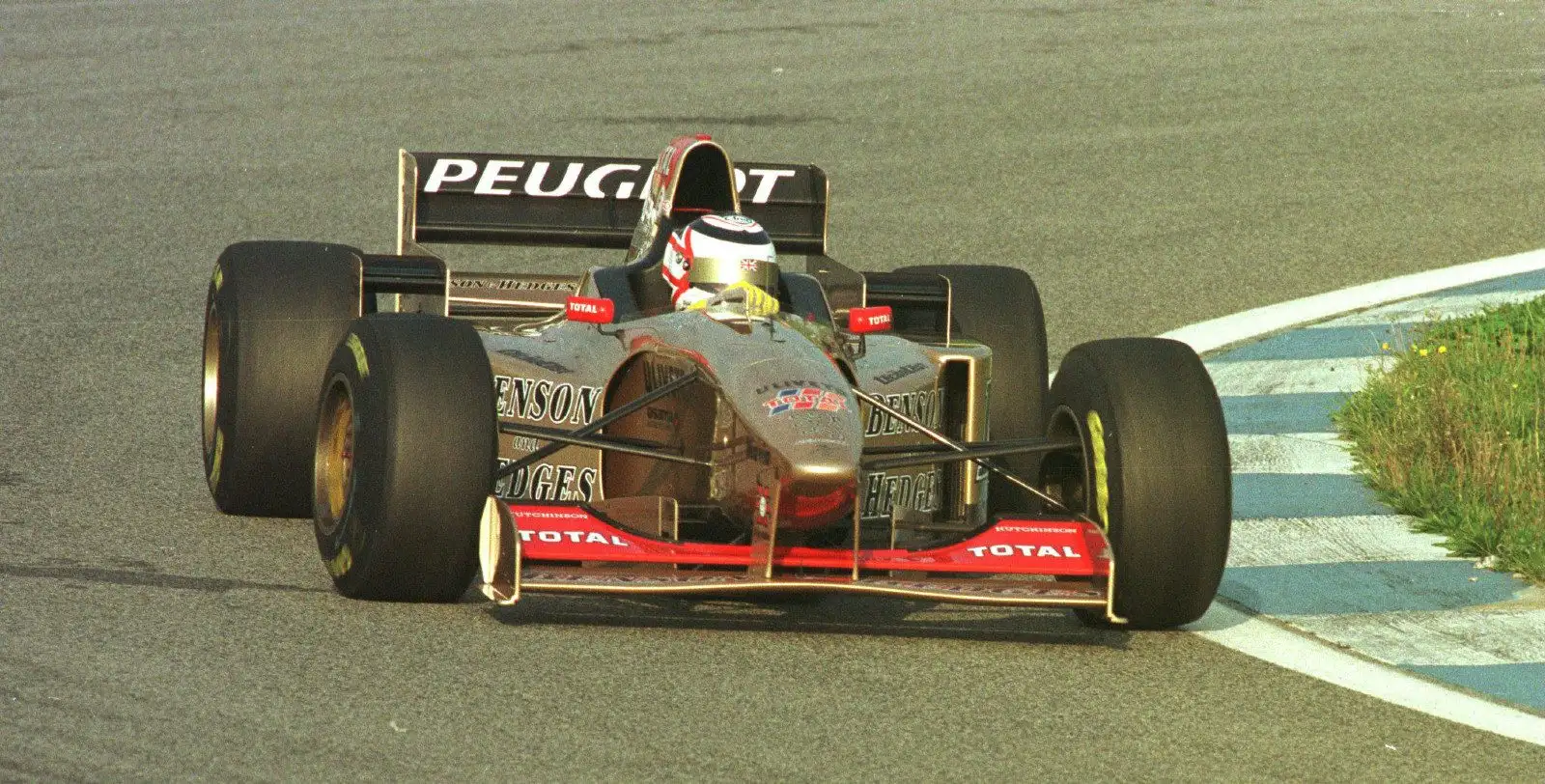 Nigel Mansell testing for Jordan in December 1996.